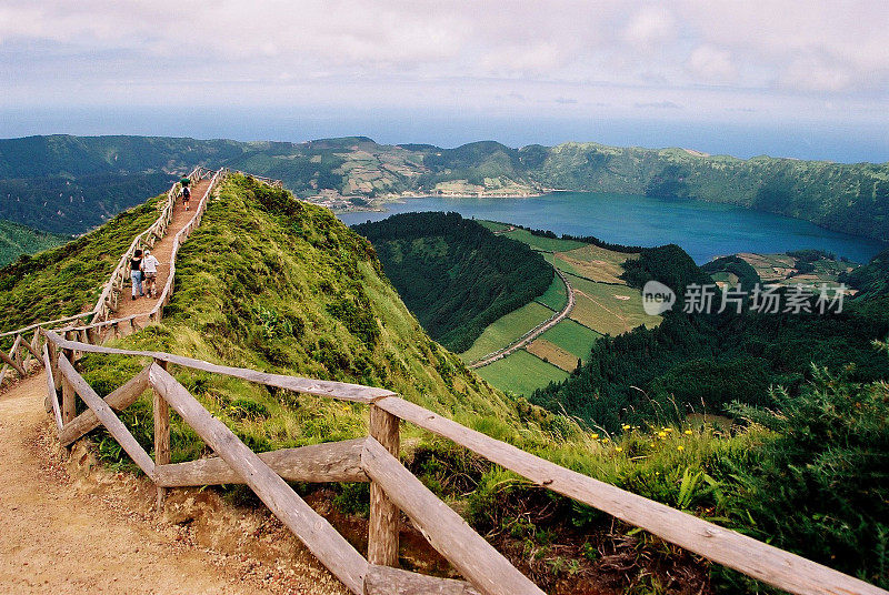 圣米格尔岛 - 全景与赛特西达德斯泻湖